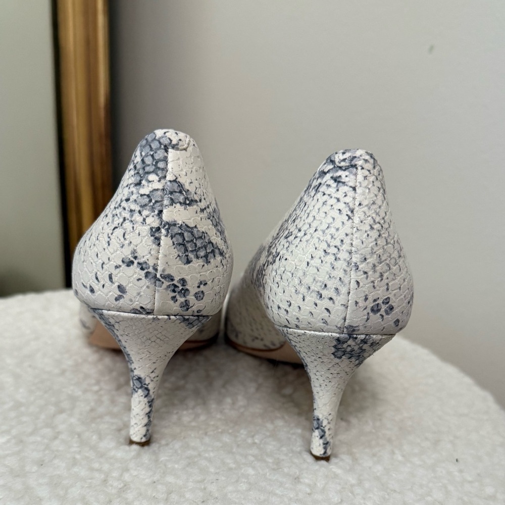 NEW Cole Haan Vesta White and Gray Snakeskin pointy toe heels - Picture 4 of 7